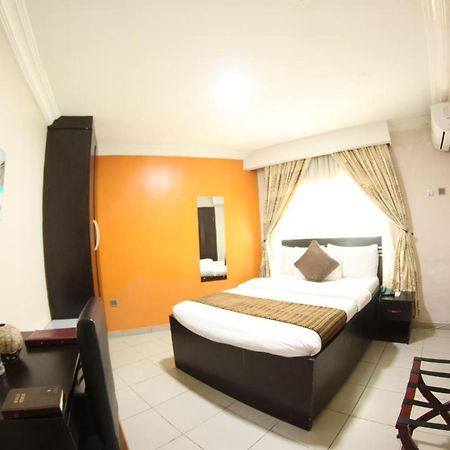 Celia'S Suites Abeokuta Exterior foto