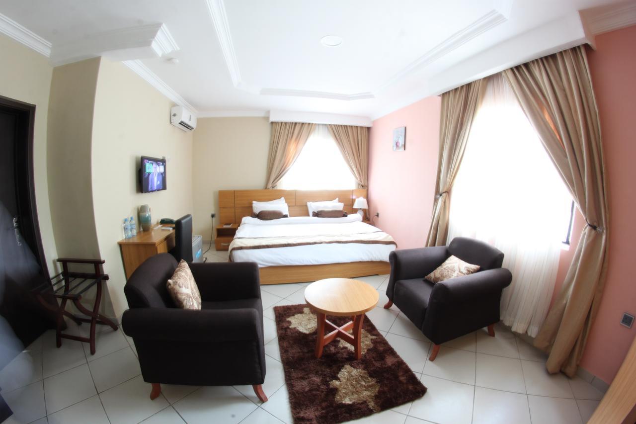 Celia'S Suites Abeokuta Exterior foto