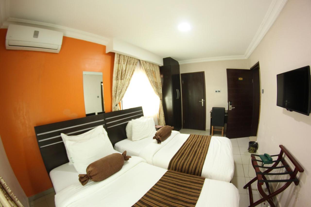 Celia'S Suites Abeokuta Exterior foto