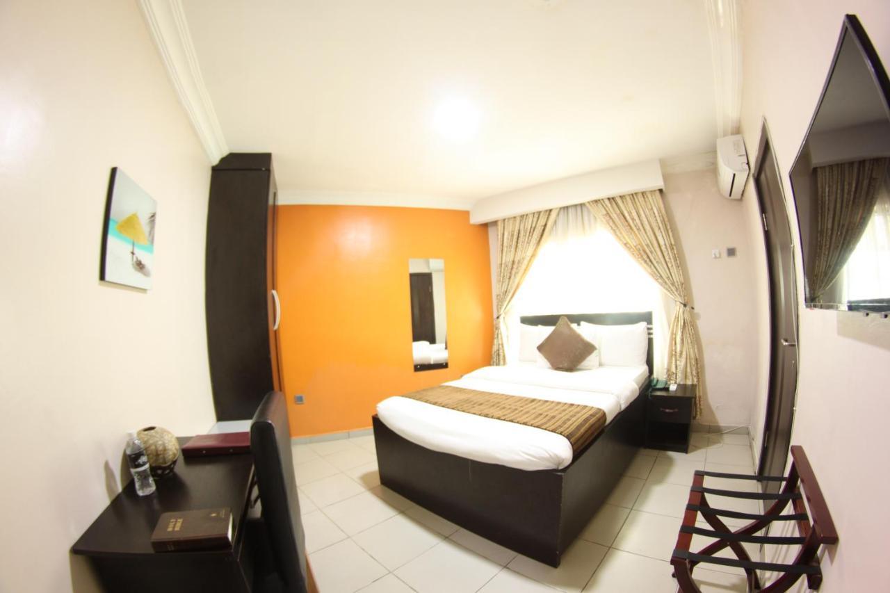 Celia'S Suites Abeokuta Exterior foto