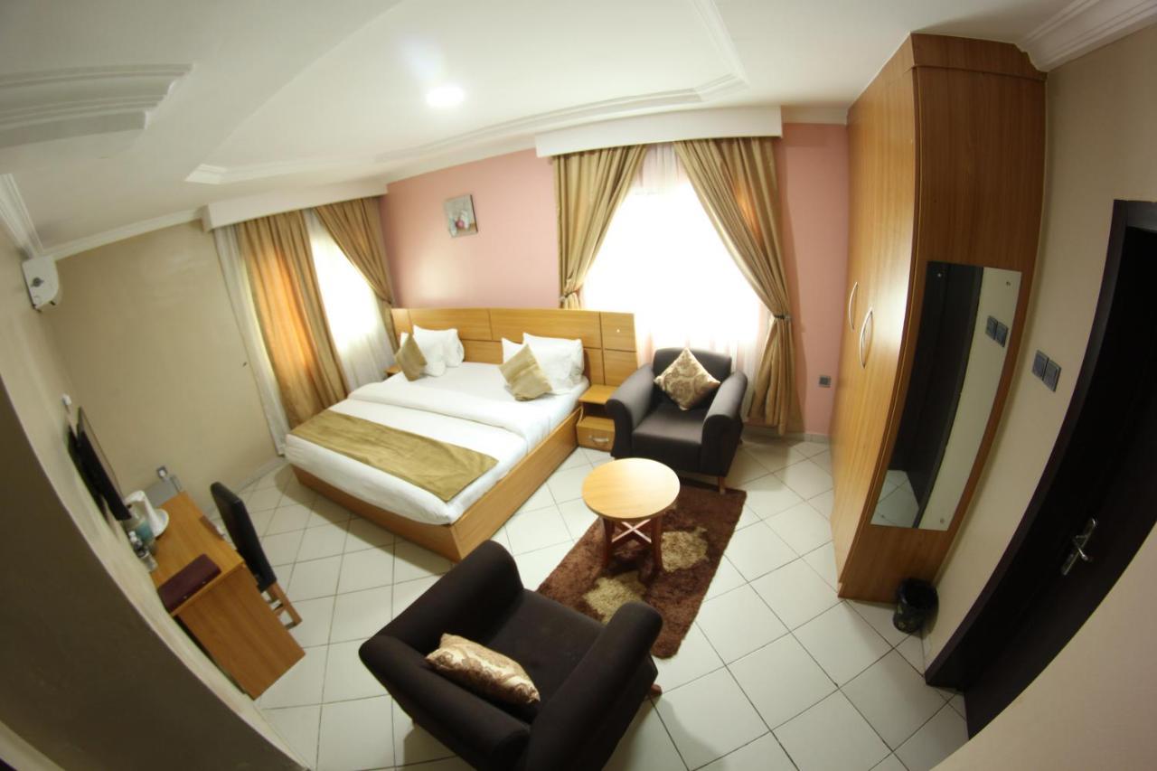 Celia'S Suites Abeokuta Exterior foto