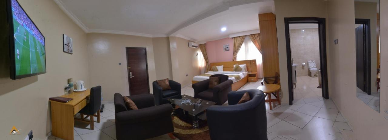 Celia'S Suites Abeokuta Exterior foto